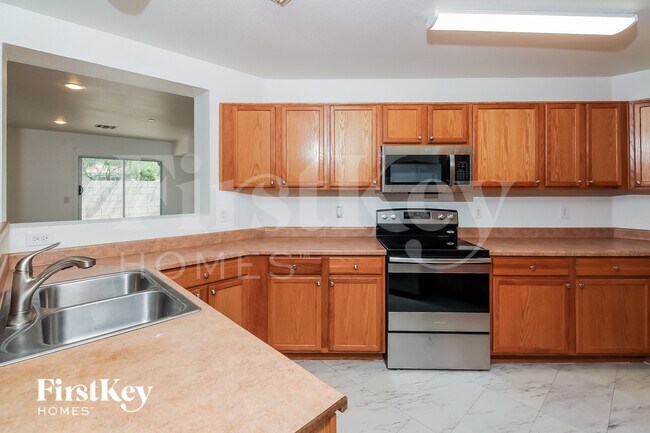 Foto del edificio - 8470 N Placita De La Manzana