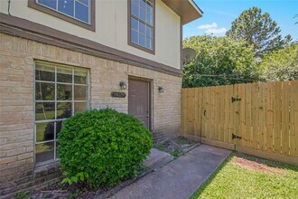 Building Photo - 9221 Vogue Ln