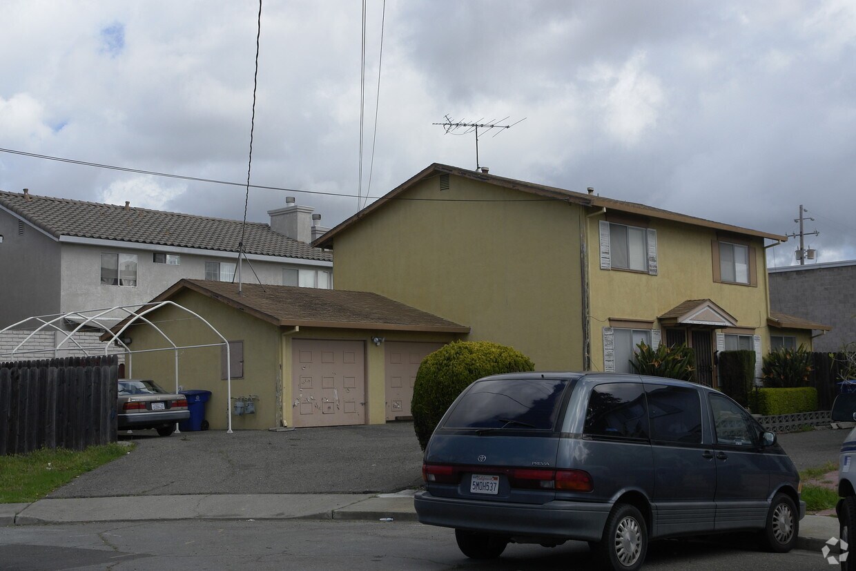 Foto del edificio - 332 Reva St