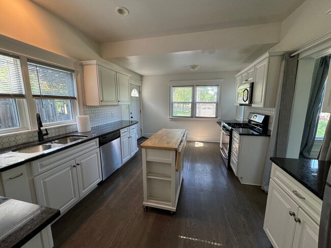 Building Photo - 103 S 4th St