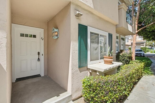 Foto del edificio - 2 Bedroom Renaissance Capri Condo Available Now!