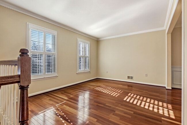 Building Photo - 8015 Merry Oaks Ln