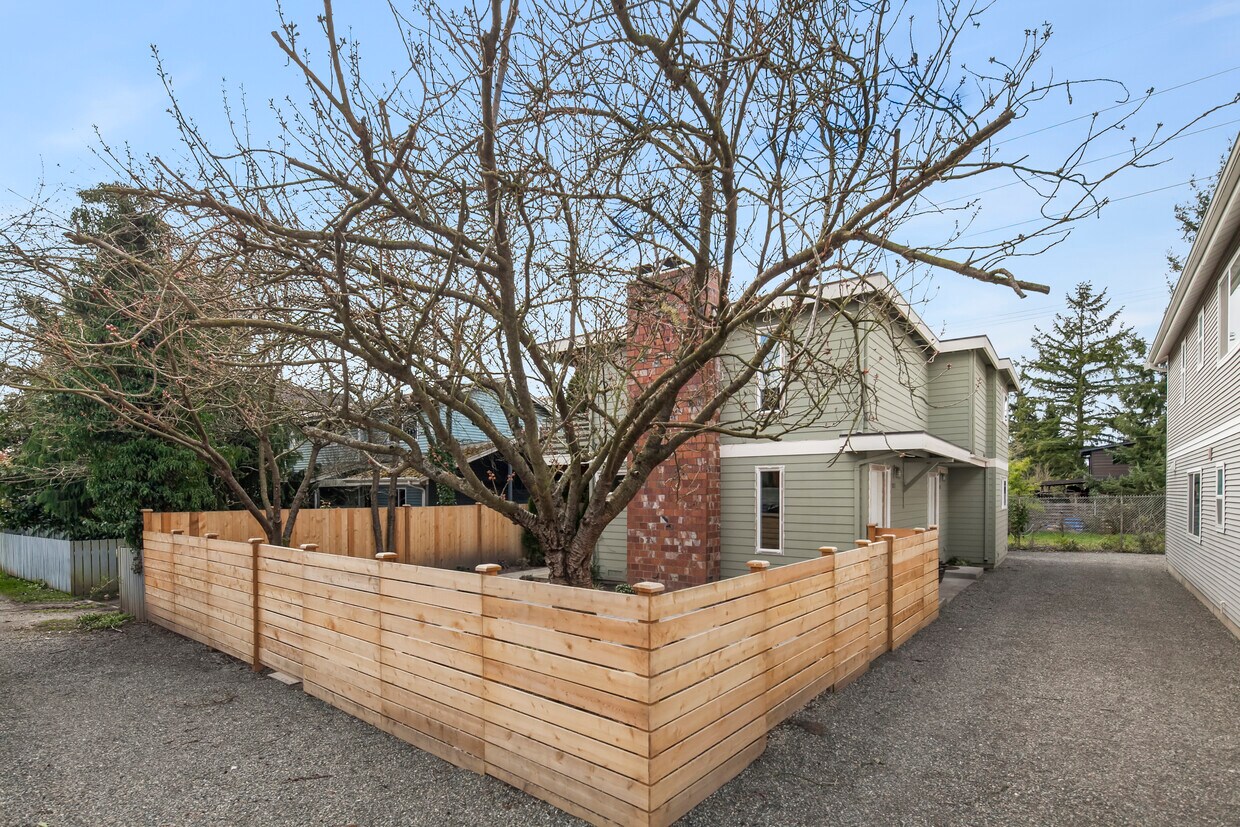 Bottom unit of duplex - 9015 Fremont Ave N