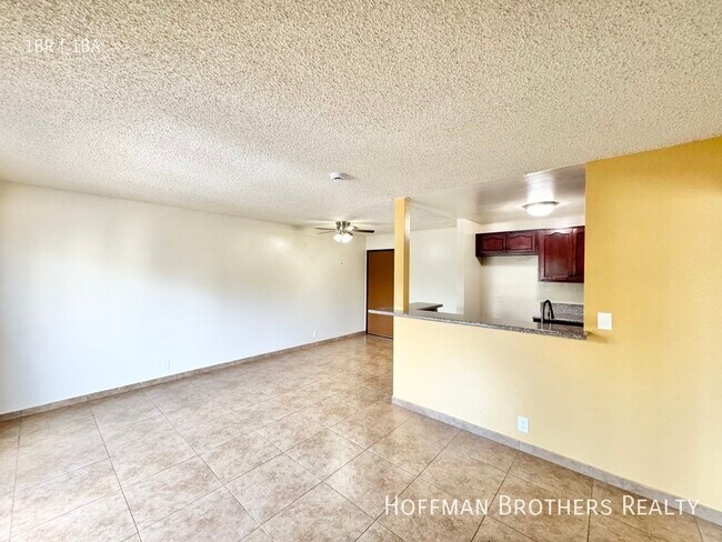 Foto del edificio - 15040 Vanowen St