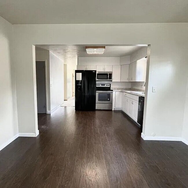 Building Photo - House for Rent!