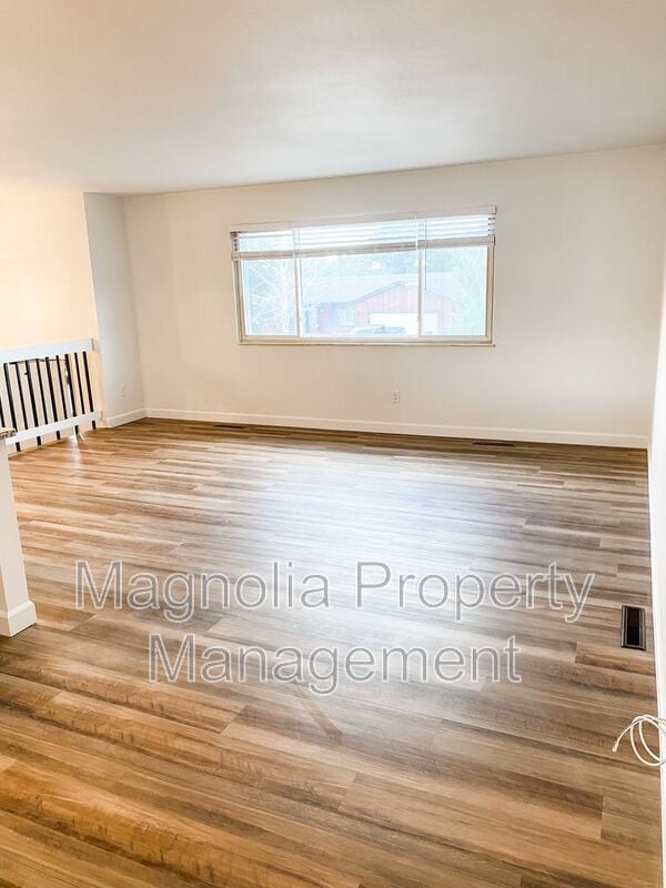 Building Photo - 1187 Applewood Dr