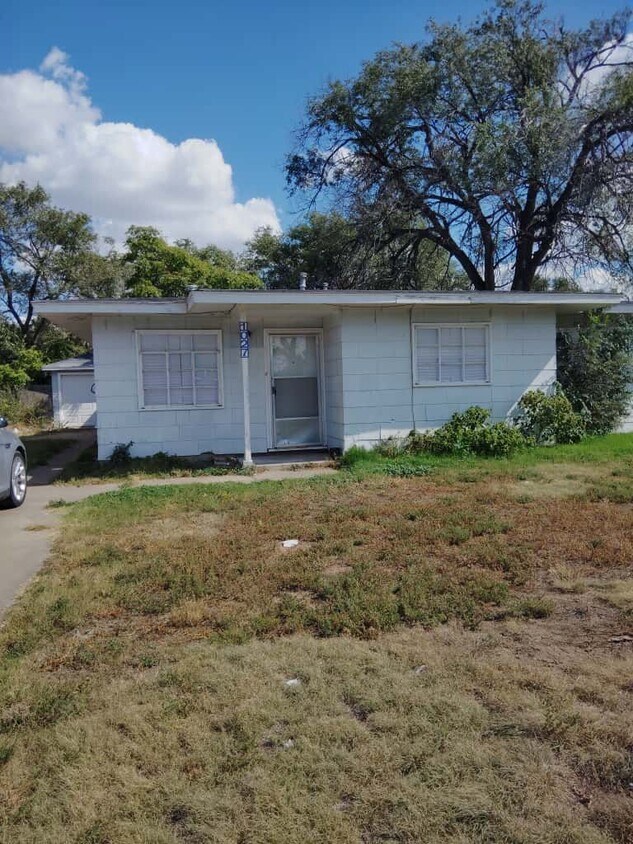 Foto principal - 1027 Pryor St