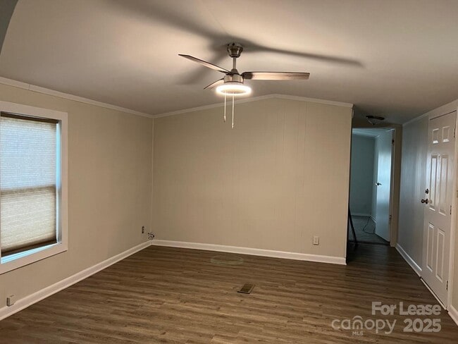 Building Photo - 138 Sutton Ct