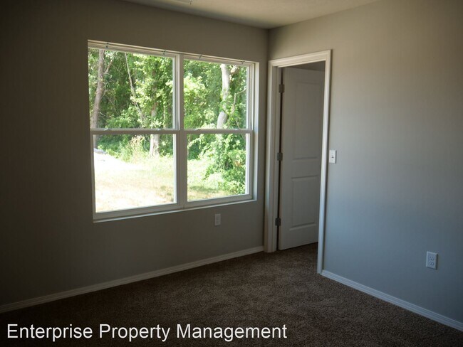 Building Photo - 4 br, 2 bath House - 131 Silver Maples Dr