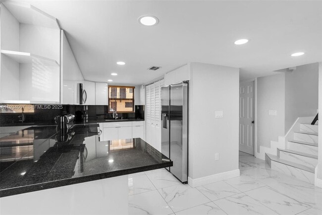 Foto del edificio - 5061 W 12th Ln