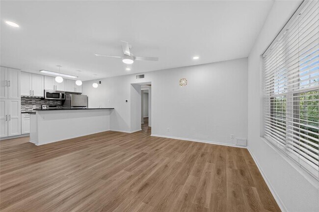 Foto del edificio - 910 Duncan Ln