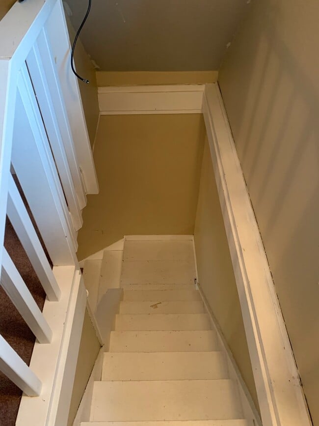 Building Photo - 2 Bed / 1 Bath House in Quiet West Salem Hills!!!