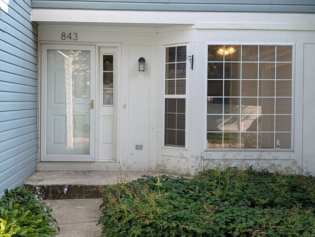 Foto del edificio - 843 E Princeton Cir