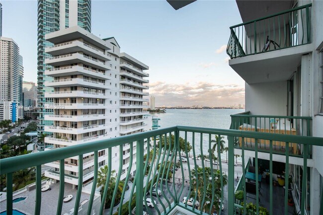 Foto del edificio - 1408 Brickell Bay Dr
