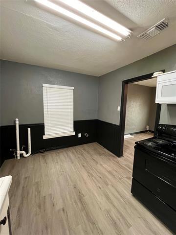 Foto del edificio - 1312 Maple Dr