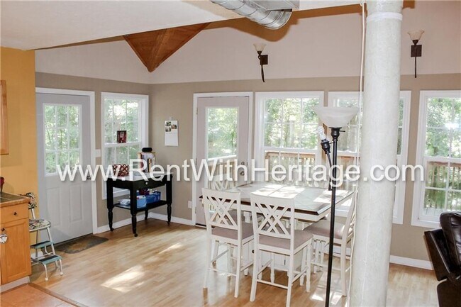 Building Photo - Charming Rustic Cabin Home on 2 Acres / Na...