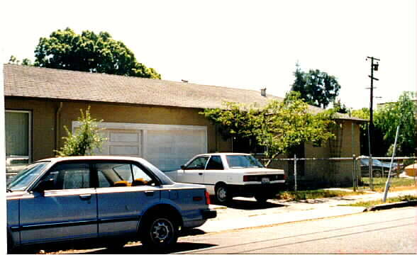 Building Photo - 602 Heller St