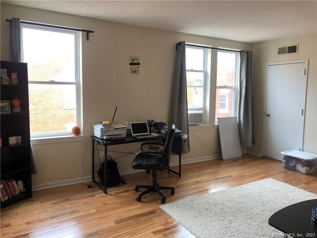 Building Photo - 47 Willard St