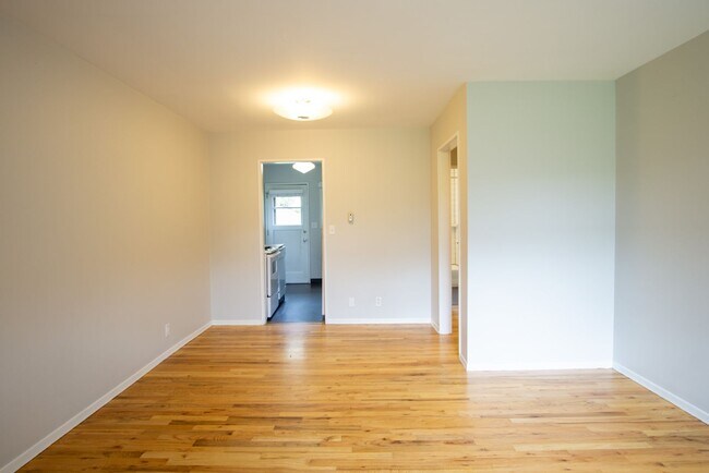 Building Photo - Mid-Century 2bdr with Patio Near OHSU Read...