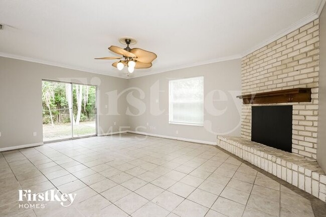 Foto del edificio - 8275 Jacaranda Ave