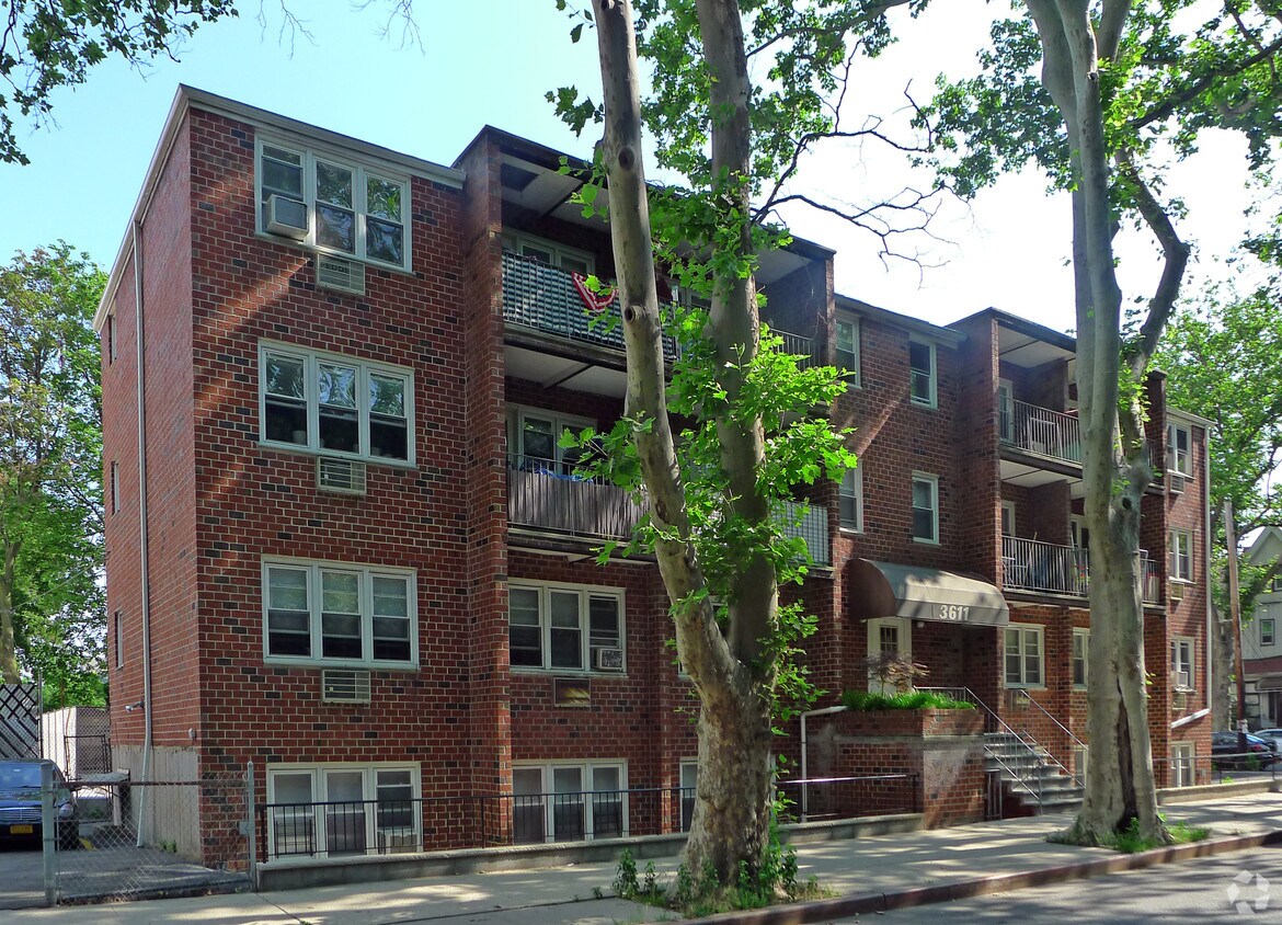 Building Photo - 3611 Shore Pky