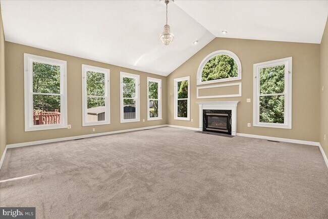 Foto del edificio - 6430 Bellevue Pl