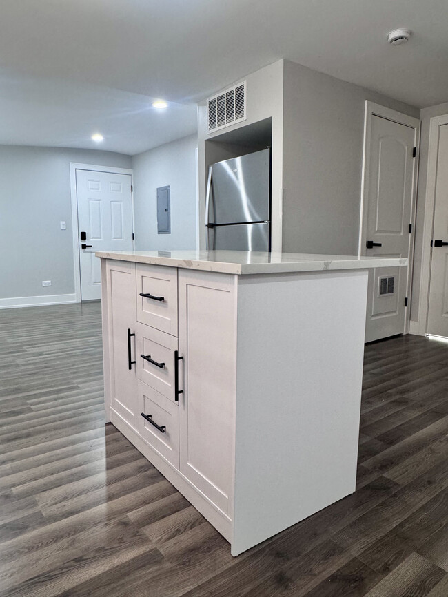 Kitchen Island - 4909 W Wellington Ave