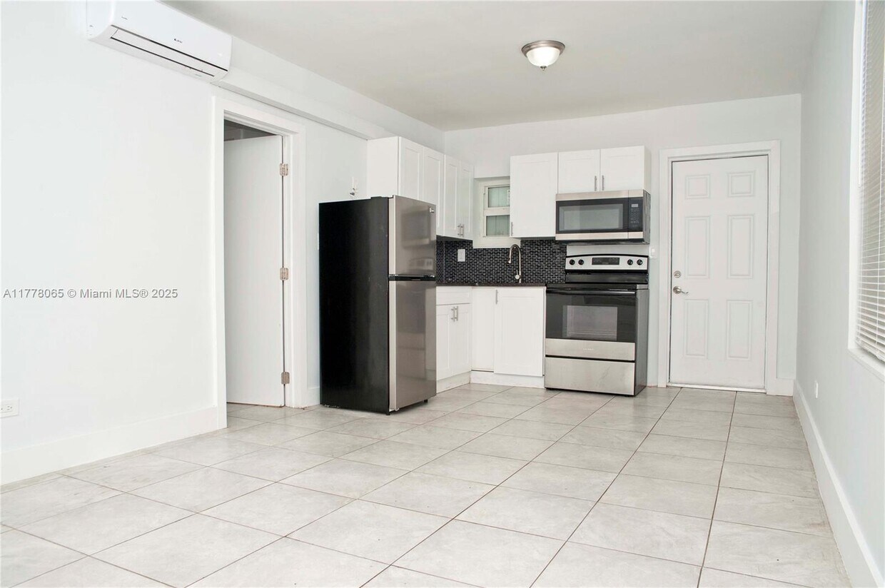 Foto principal - 12322 NE 6th Ave
