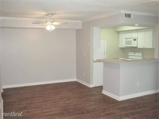 Building Photo - 1839 Villa Maison