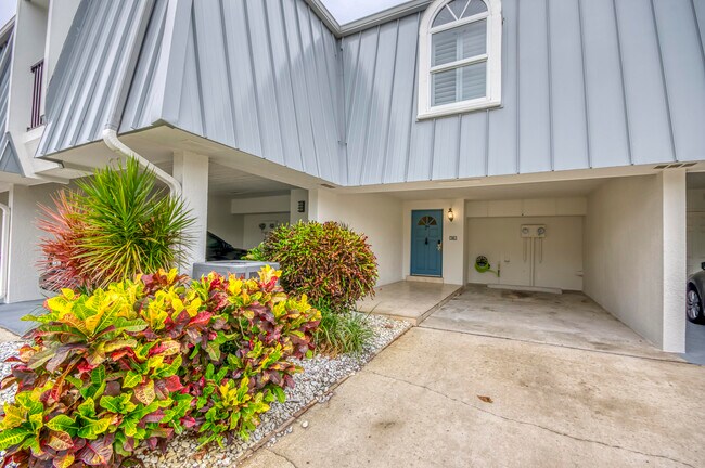 Building Photo - 382 Golfview Rd
