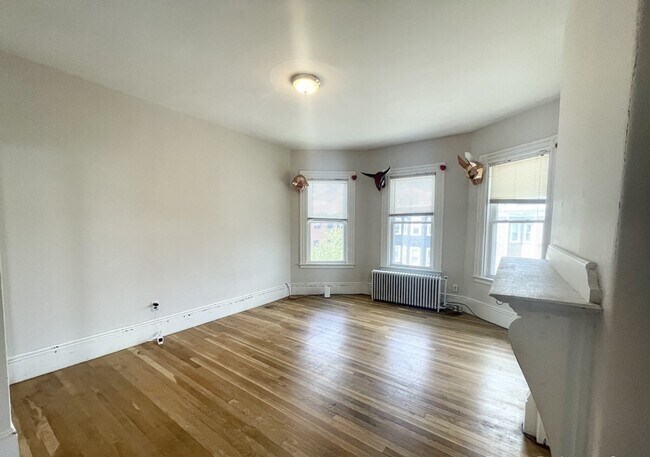 Building Photo - 158 Boston St