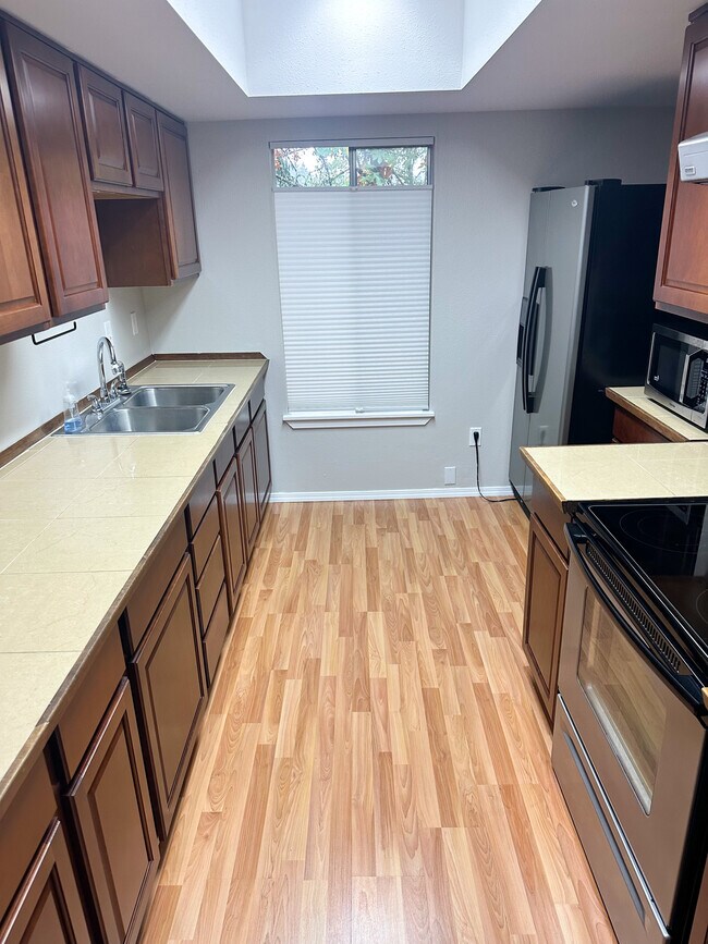 Building Photo - 8501 Zircon Dr SW