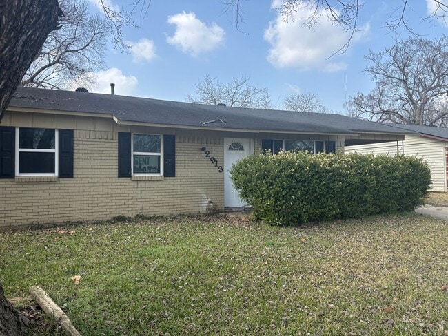 Building Photo - 2913 Rebel Dr