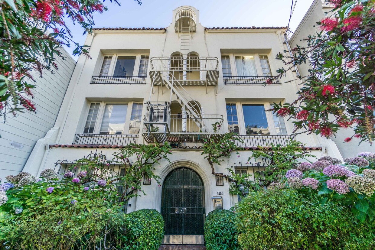 Primary Photo - Charming Studio Near Lombard Steps