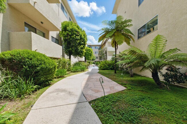 Foto del edificio - 5400 Lindley Ave