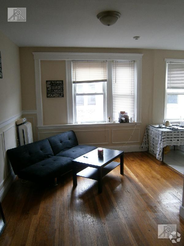 Building Photo - 244 Kelton St