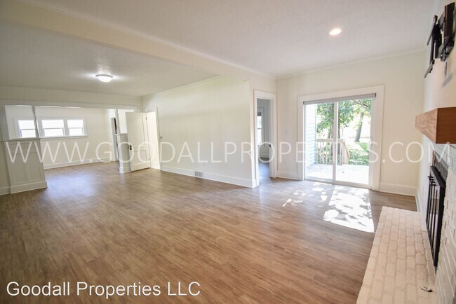 Foto del edificio - 4 br, 2 bath House - 900 Maple St
