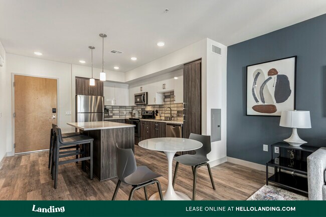 Foto del edificio - 1635 S Beverly Glen Blvd