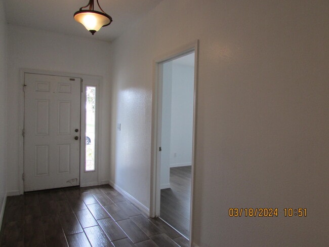 Building Photo - 2089 Maeve Cir