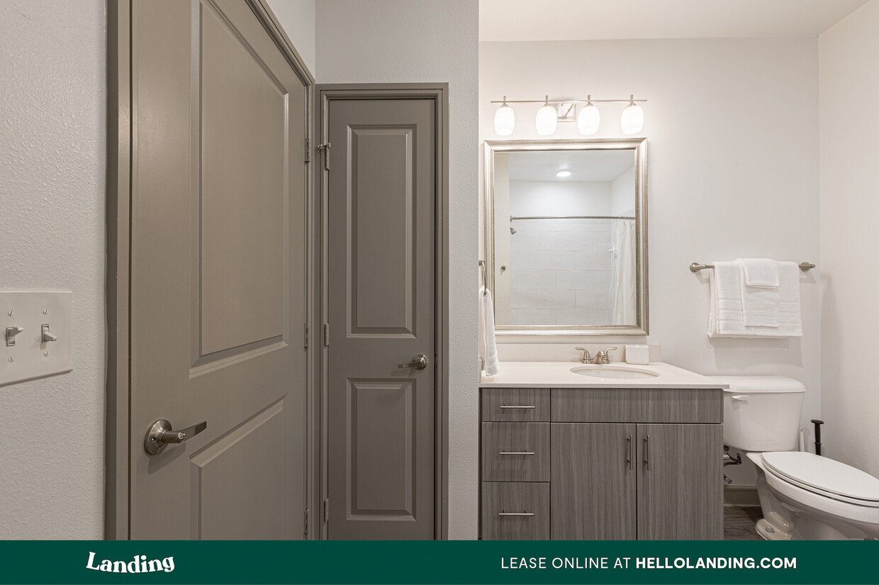 Foto principal - 2293 Hawes Ave