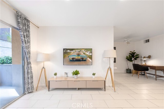 Foto del edificio - 1734 N Fuller Ave