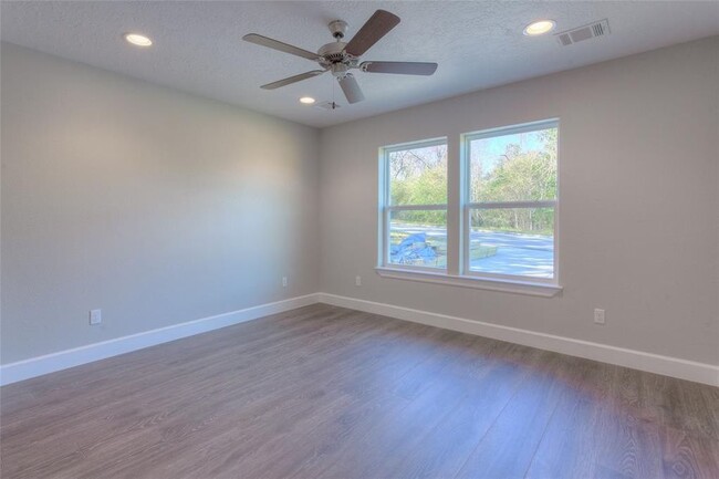 Building Photo - 95 Bernice Dr