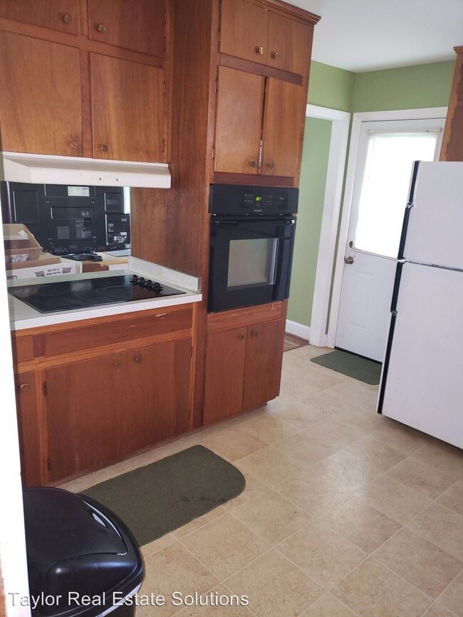 Building Photo - 3 br, 2 bath House - 210 8th Ave. NE