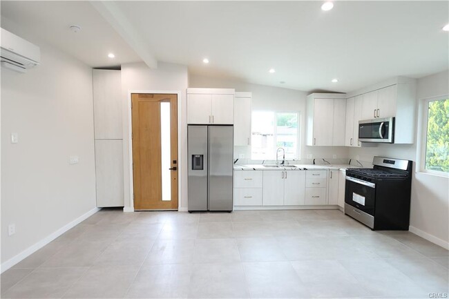 Foto del edificio - 10346 Mather Ave