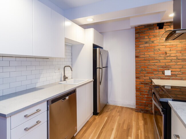 Cocina con cuarzo y electrodomésticos de acero Dishwasher/Stainless - 530 City Park Ave