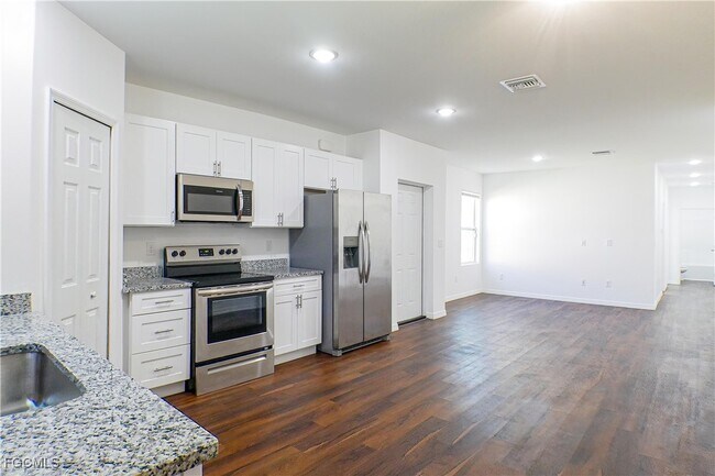 Foto del edificio - 3309 Armstrong Ct