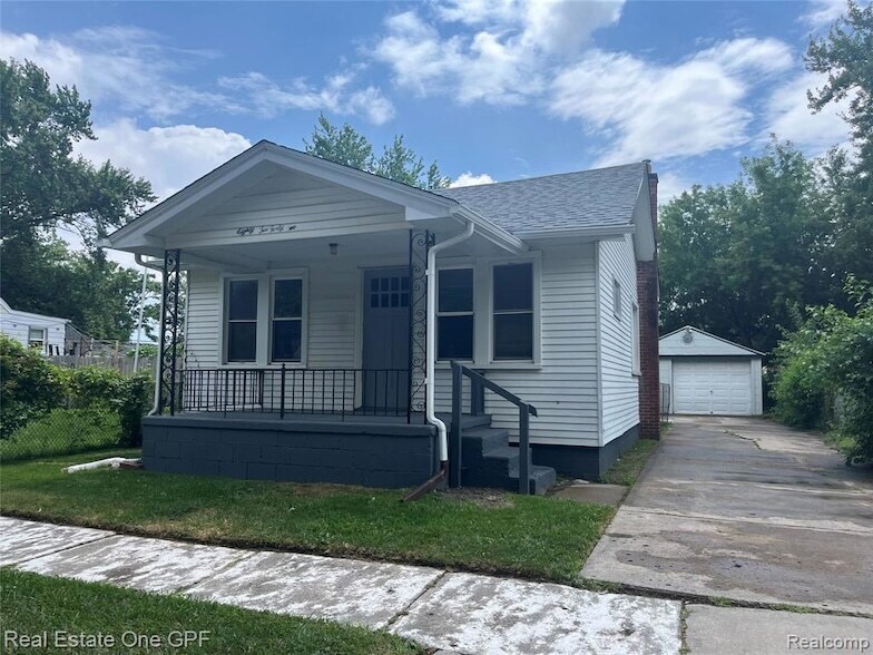 Foto principal - 8242 Maxwell Ave