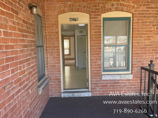 Building Photo - 407 W 11th St