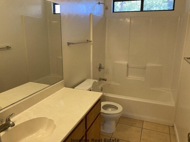 Foto del edificio - 3183 N Truwood Dr