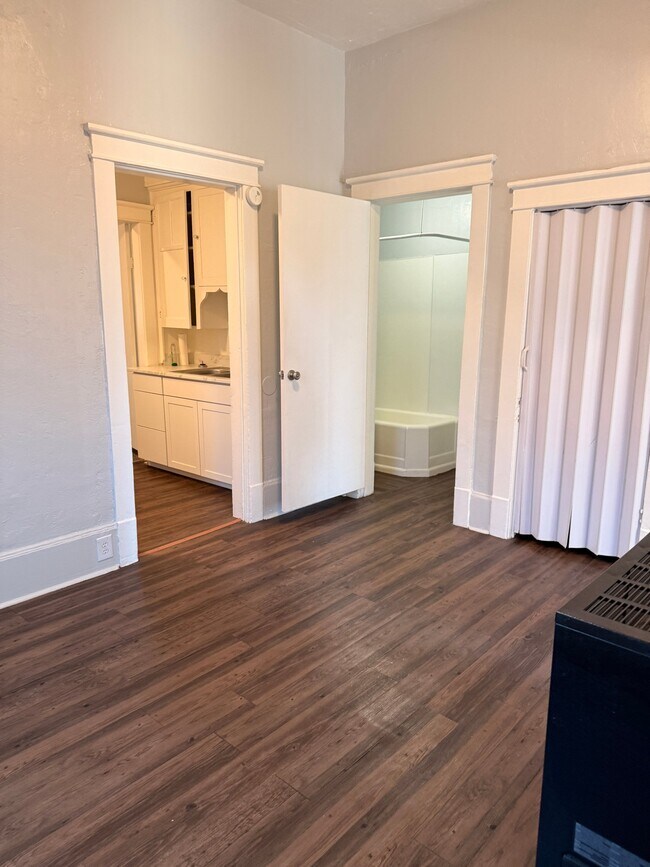 Foto del edificio - 470 W Center St